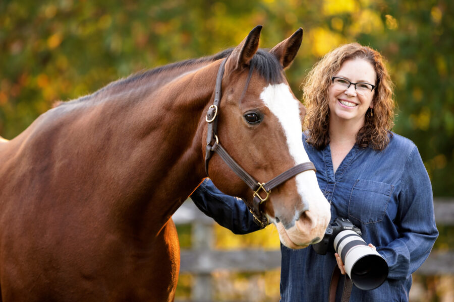 Image of course creator Shelley Paulson and her camera with a brown horse in a sunny outdoor setting
